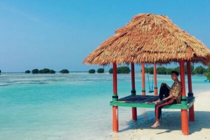 Santai di Pantai Perawan Pulau Pari