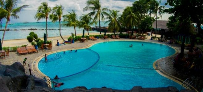 Suasana Kolam Renang Pulau Ayer Resort