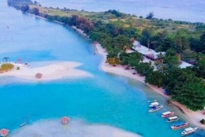 Suasana Pantai Pasir Perawan Pulau Pari