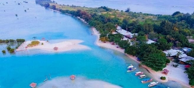 Suasana Pantai Pasir Perawan Pulau Pari