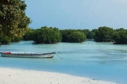 Suasana Pantai Pasir Perawan Pulau Pari