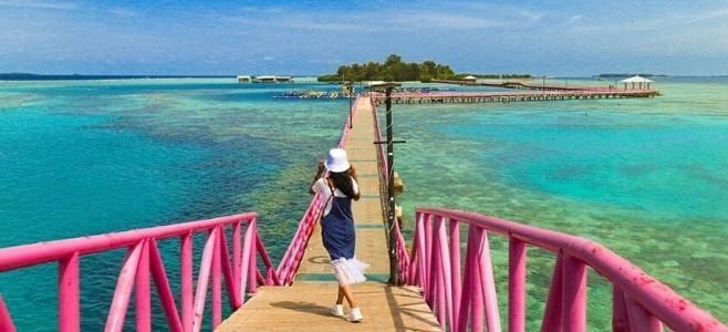 Objek Wisata Jembatan Cinta di Pulau Tidung